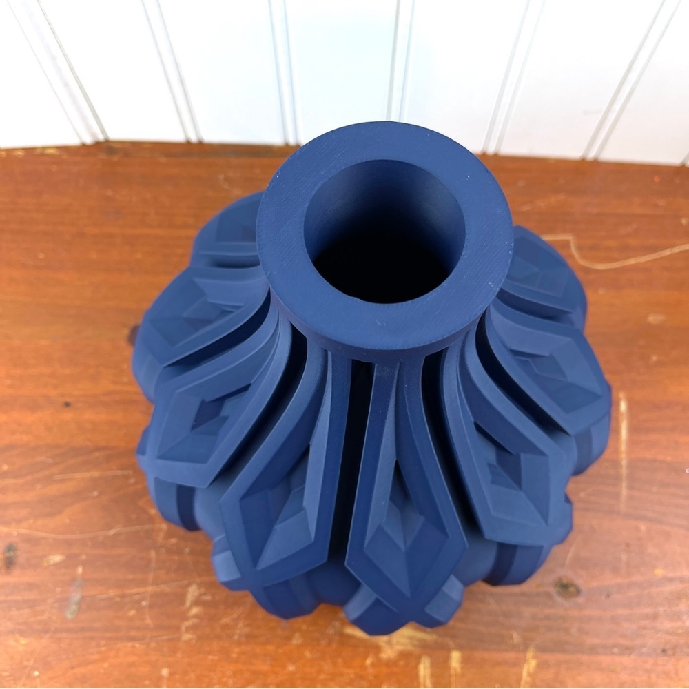 Modern Minimalist Flower Vase, The Linse Short Vase - Picture 3 of 7